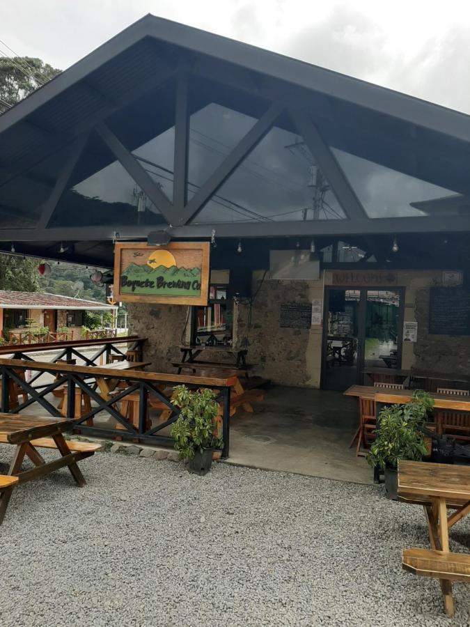 Blasina Beer Hostel Букет Екстериор снимка